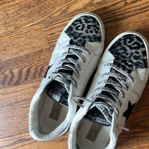 Vintage Havana white with black accents. Size 8.5.